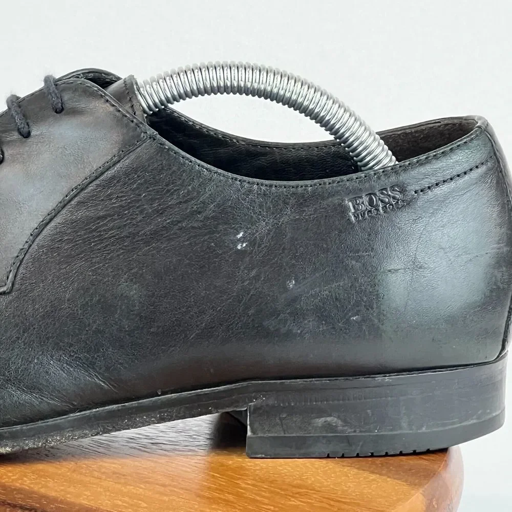 Hugo Boss size 9m